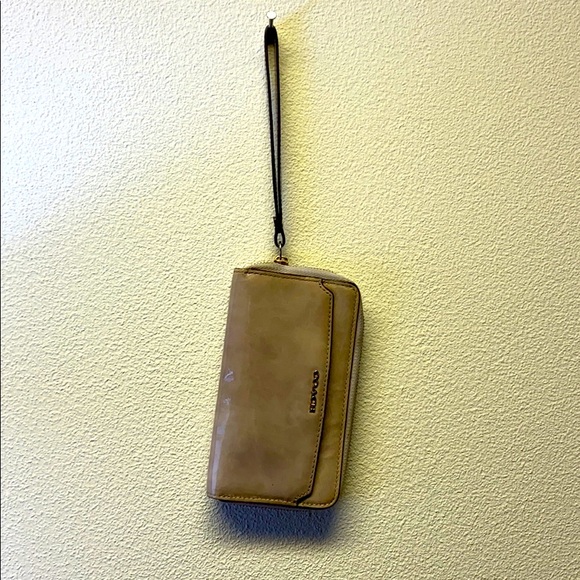 Coach 4x7 (ish) wristlet